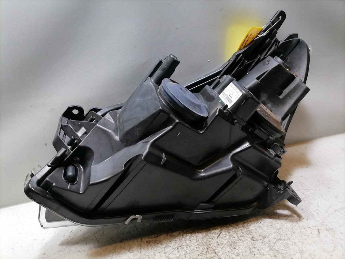 Opel Astra H Scheinwerfer vorn rechts Halogen Schwarzer Hintergrund Bj.2009
